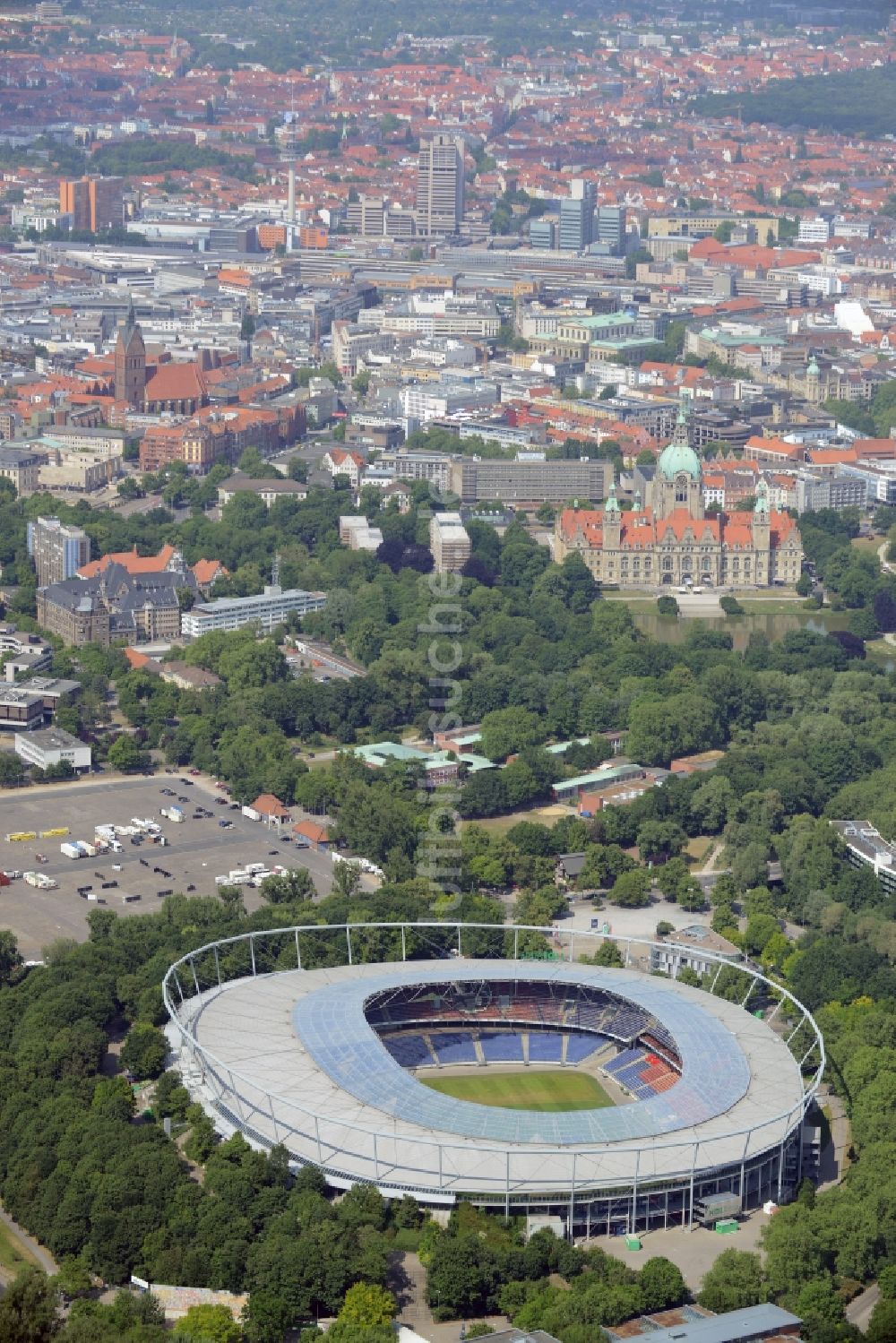 Luftaufnahme Hannover - Stadion der HDI Arena am Maschsee im Stadtteil Calenberger Neustadt von Hannover in Niedersachsen