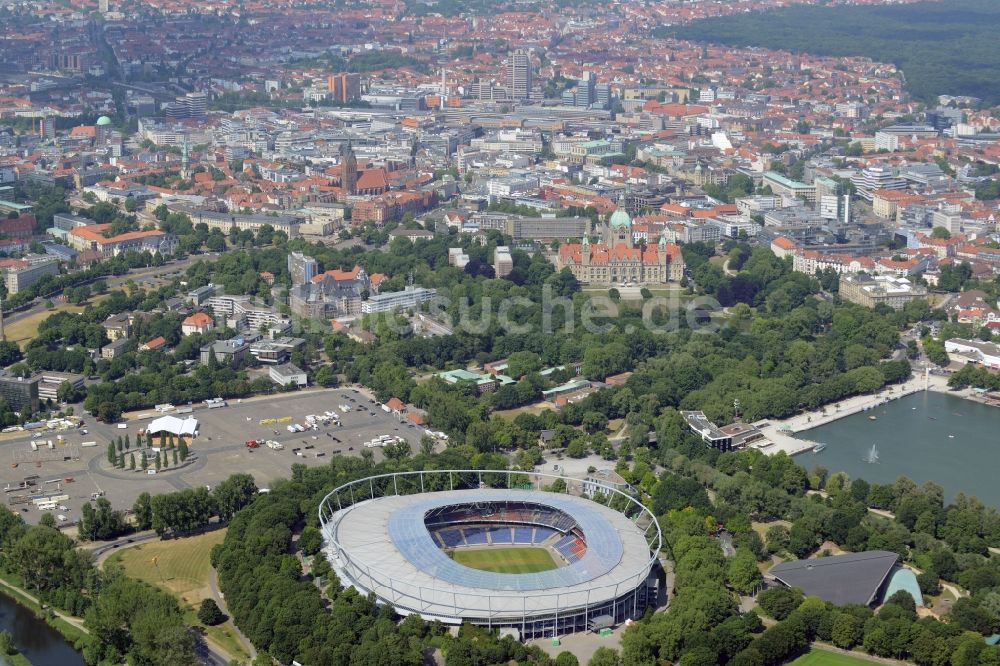 Hannover von oben - Stadion der HDI Arena am Maschsee im Stadtteil Calenberger Neustadt von Hannover in Niedersachsen