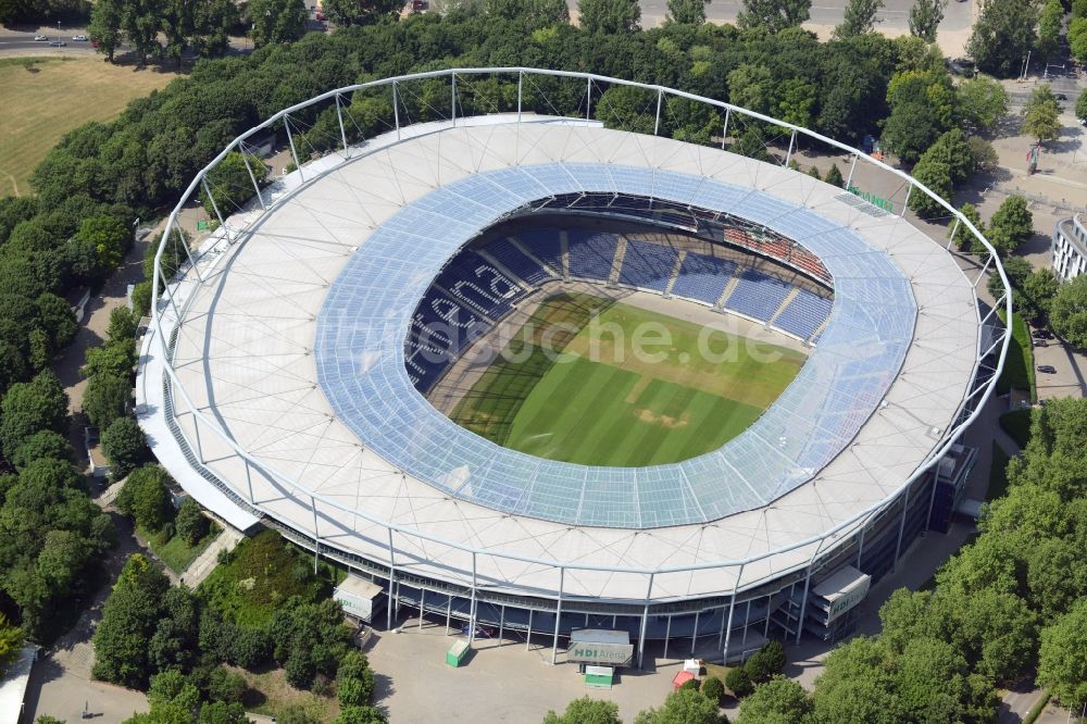 Hannover von oben - Stadion der HDI Arena am Maschsee im Stadtteil Calenberger Neustadt von Hannover in Niedersachsen