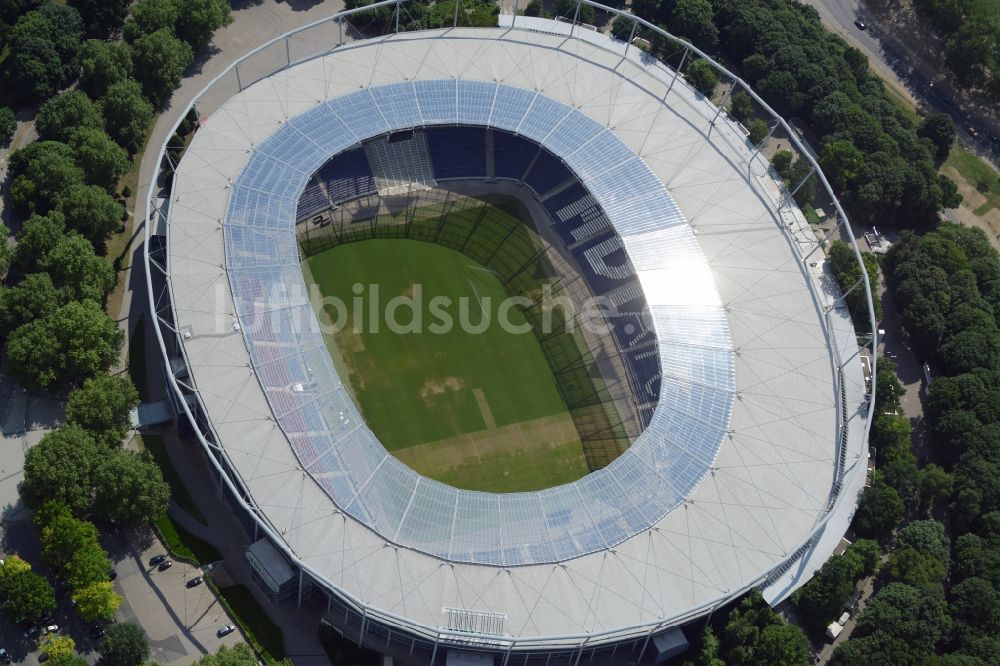 Luftbild Hannover - Stadion der HDI Arena am Maschsee im Stadtteil Calenberger Neustadt von Hannover in Niedersachsen