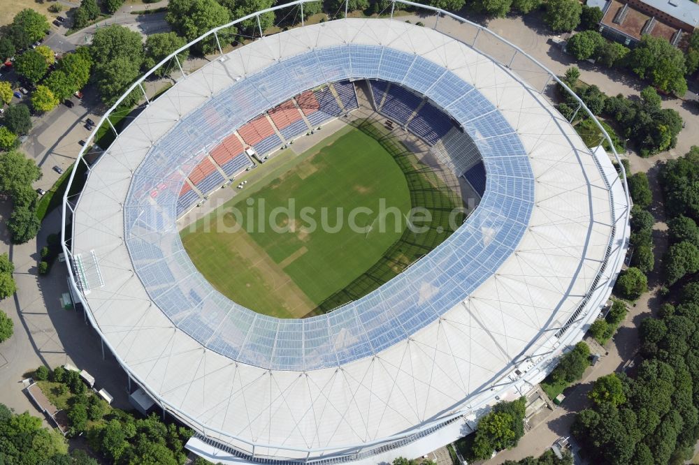 Hannover von oben - Stadion der HDI Arena am Maschsee im Stadtteil Calenberger Neustadt von Hannover in Niedersachsen