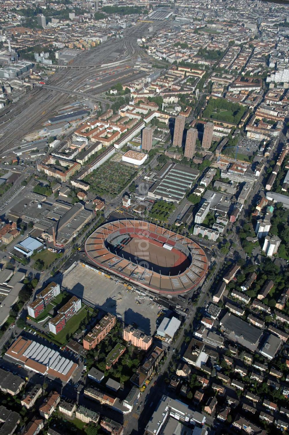 ZÜRICH von oben - Stadion Letzigrund in Zürich