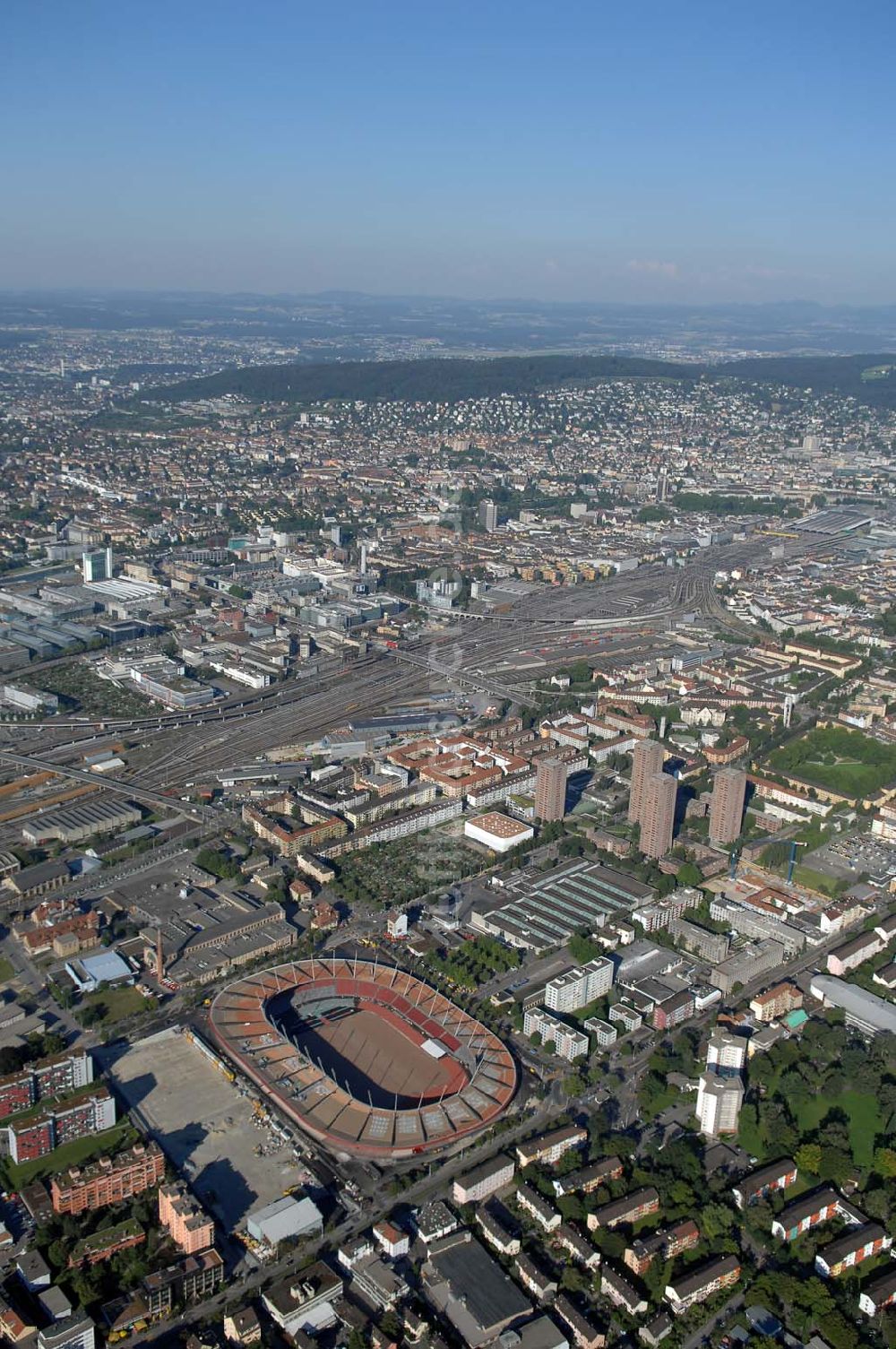 ZÜRICH von oben - Stadion Letzigrund in Zürich