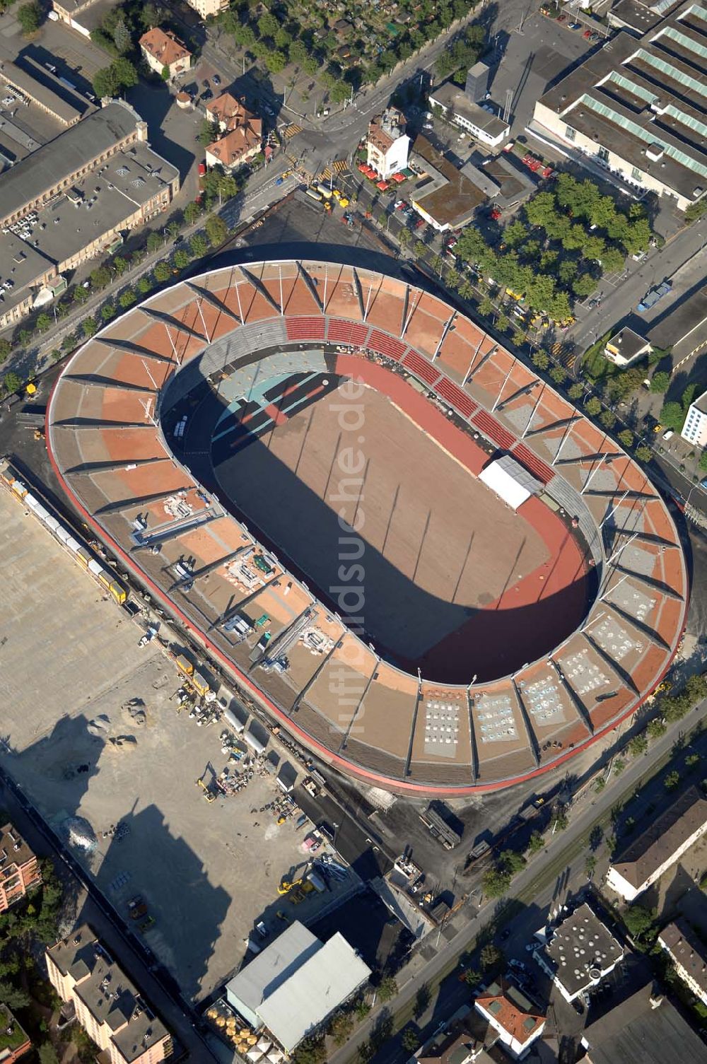 ZÜRICH von oben - Stadion Letzigrund in Zürich