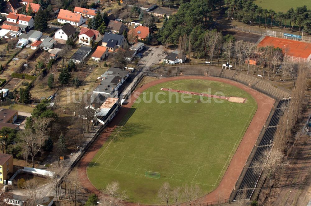 Luftaufnahme Eisenhüttenstadt - Stadion an den Sportanlagen Waldstraße des EFC Stahl in Eisenhüttenstadt