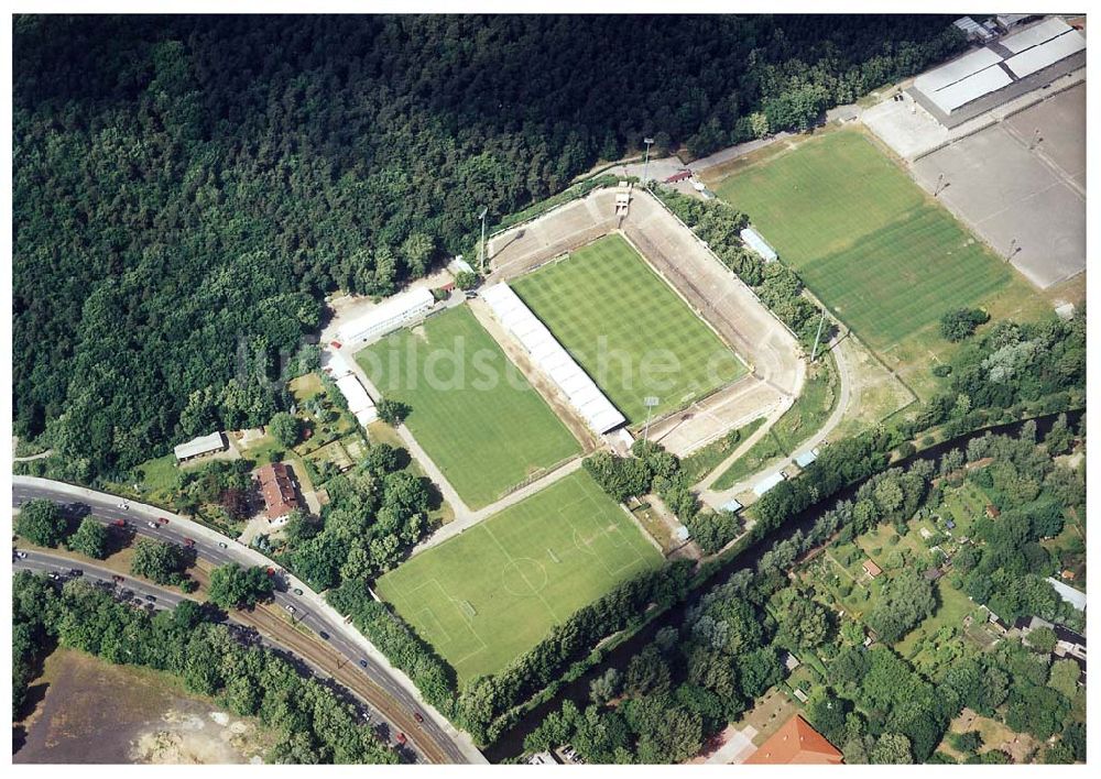 Luftaufnahme Berlin - Köpenick - Stadion an der Wuhlheide - Sitz des 1. FC UNION in Berlin - Köpenick.