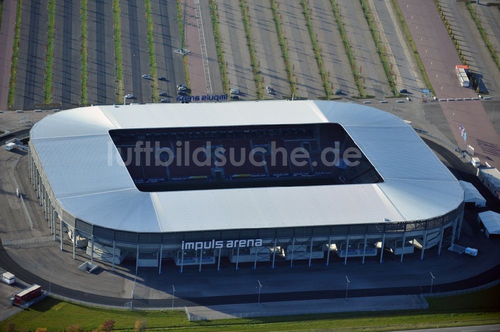 Luftaufnahme Augsburg - Stadion WWK Arena des Fußballvereins FC Augsburg im Bundesland Bayern