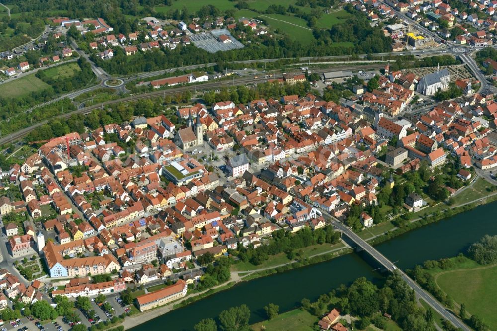 Haßfurt aus der Vogelperspektive: Stadt - Ansicht der zum Landkreis Haßberge gehörenden Stadt Haßfurt im Bundesland Bayern