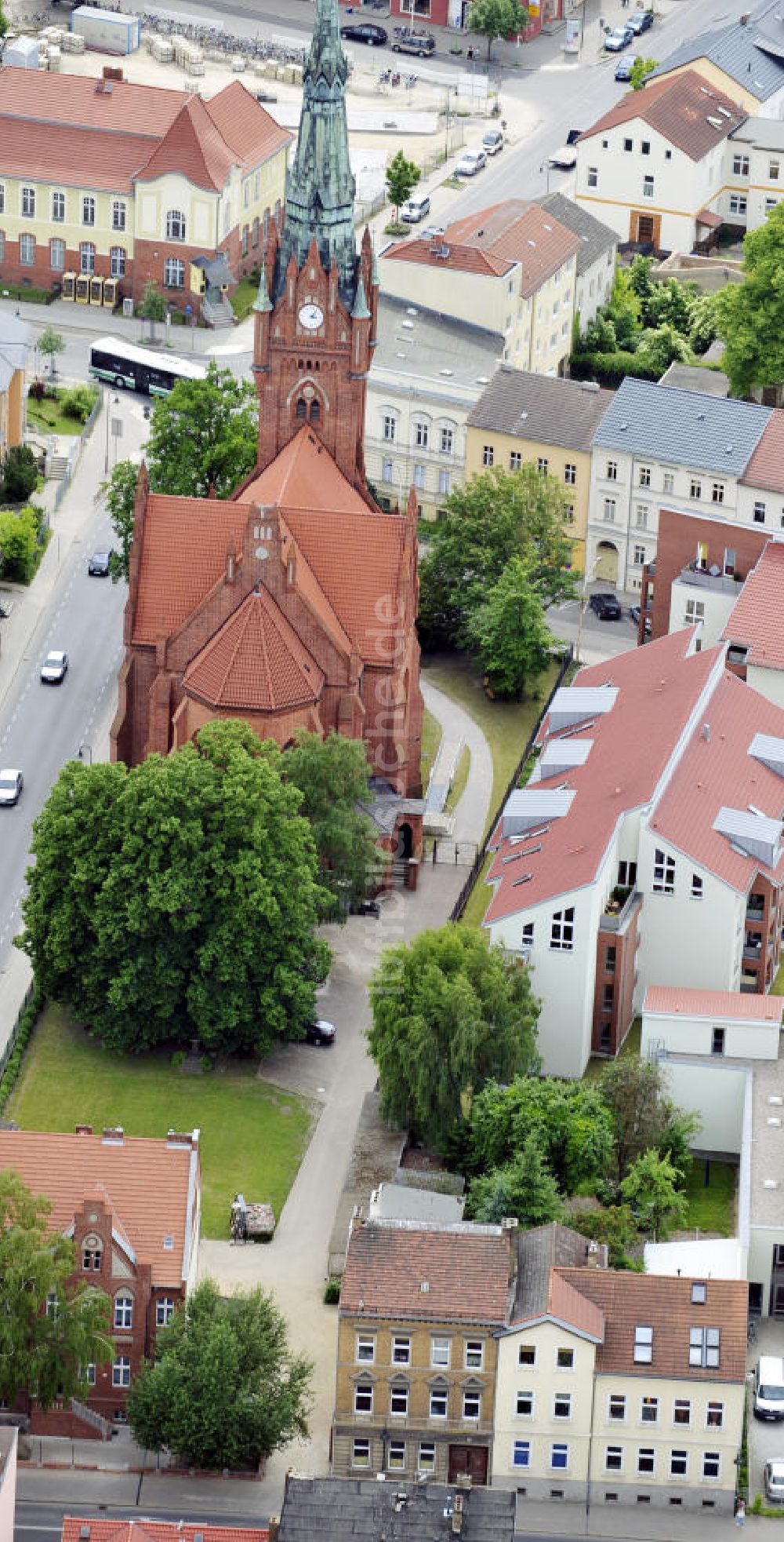 Bernau aus der Vogelperspektive: Stadt Bernau und Herz Jesu Kirche