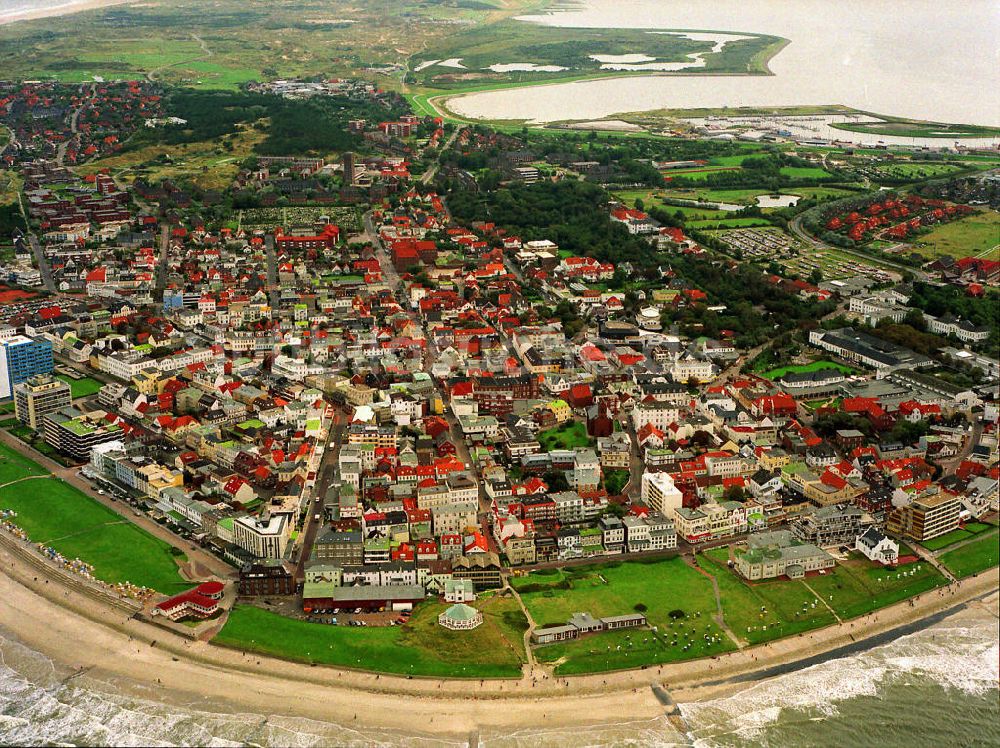 Norderney von oben - Stadt und Nordseeinsel Norderney