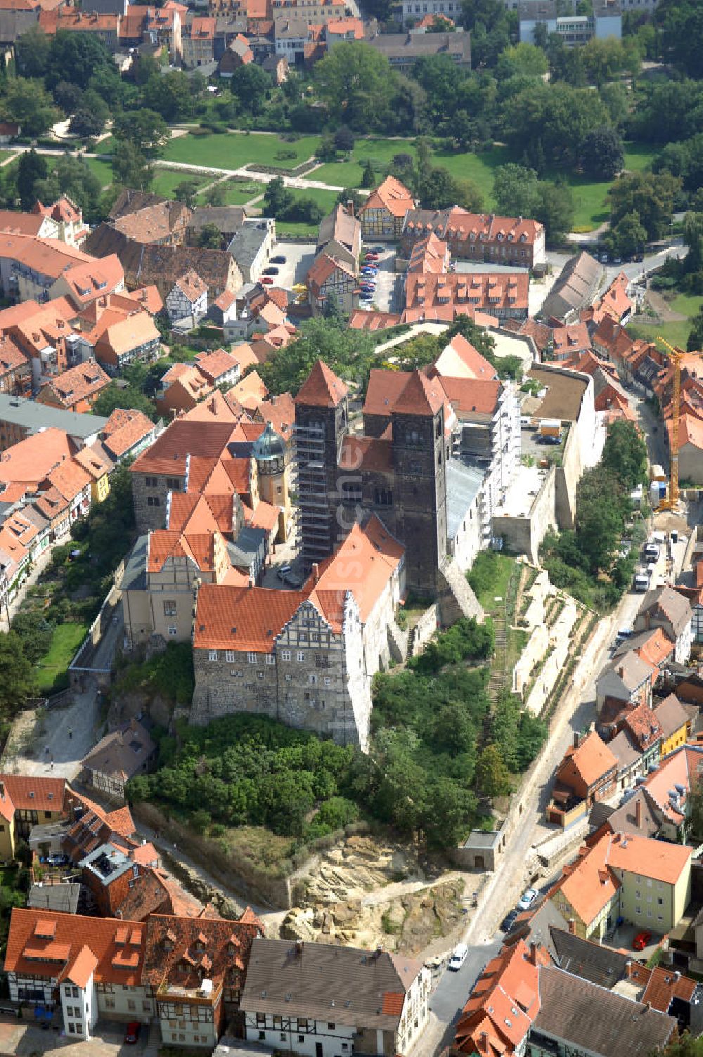 Quedlinburg aus der Vogelperspektive: Stadt Quedlinburg und Schlossberg mit Stiftskirche