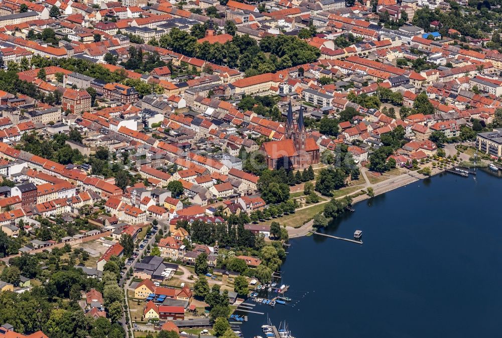 Neuruppin von oben - Stadt- Uferbereiche des Ruppiner See in Neuruppin im Bundesland Brandenburg