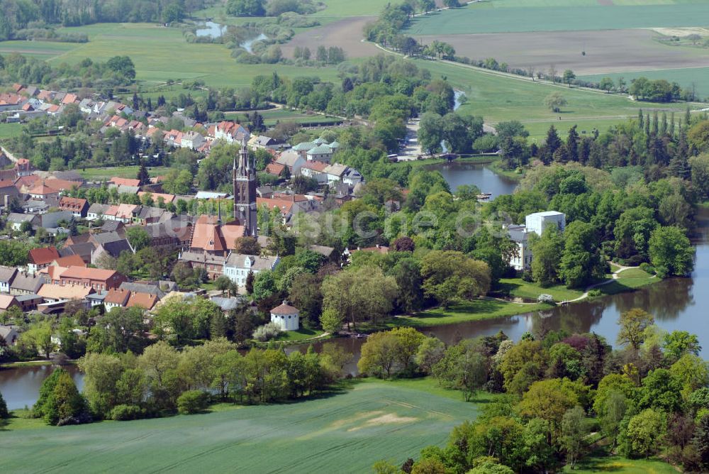 WÖRLITZ aus der Vogelperspektive: Stadtansciht Wörlitz mit St. Petri Kirche