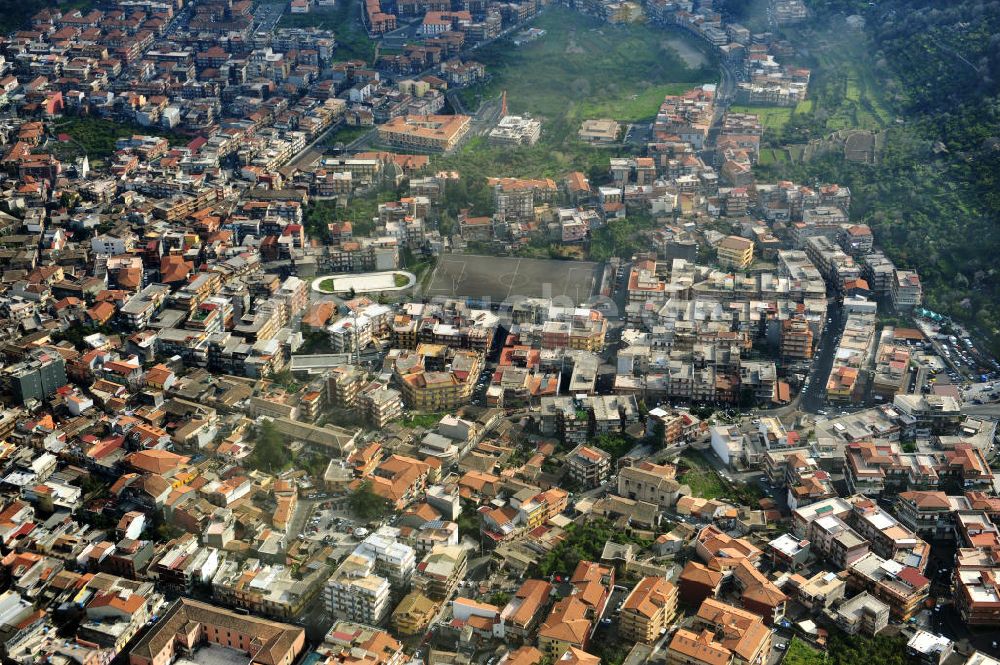 Luftbild Aci Catena - Stadtansicht Aci Catena auf Sizilien in Italien