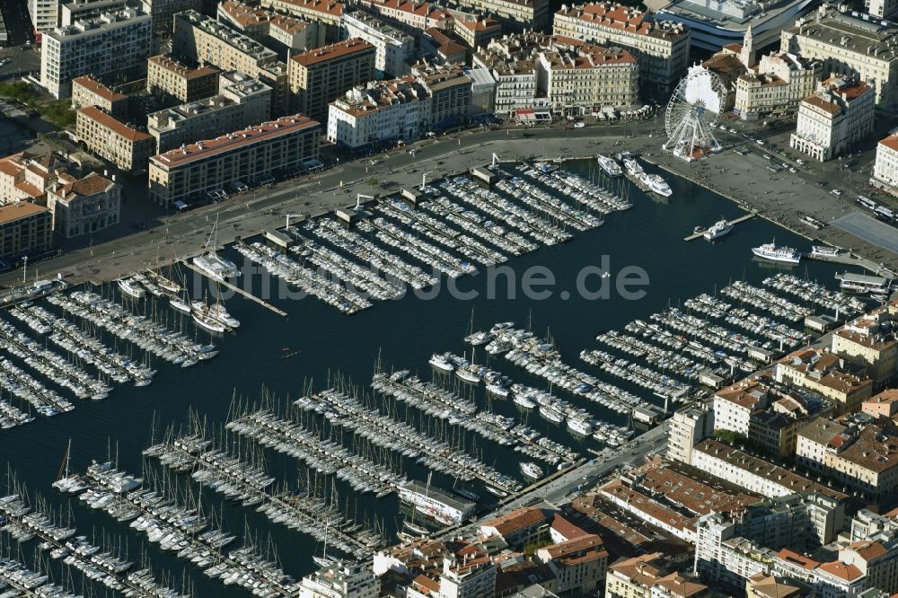 Luftaufnahme Marseille - Stadtansicht mit Alten Hafen / Vieux Port von Marseille in Provence-Alpes-Cote d'Azur, Frankreich