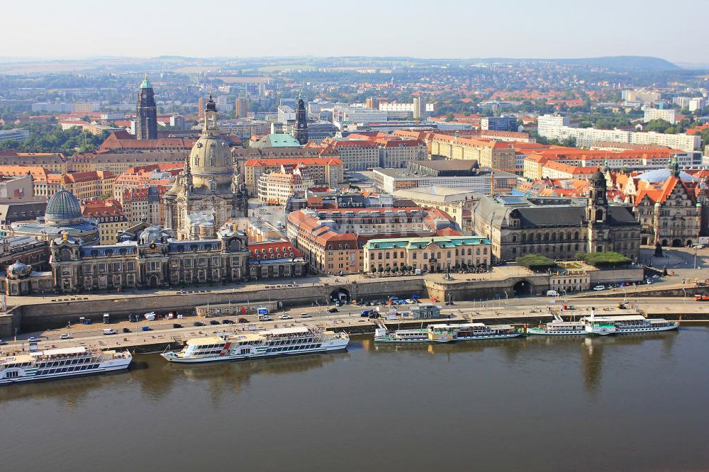 Dresden von oben - Stadtansicht Altstadt Dresden am Ufer der Elbe