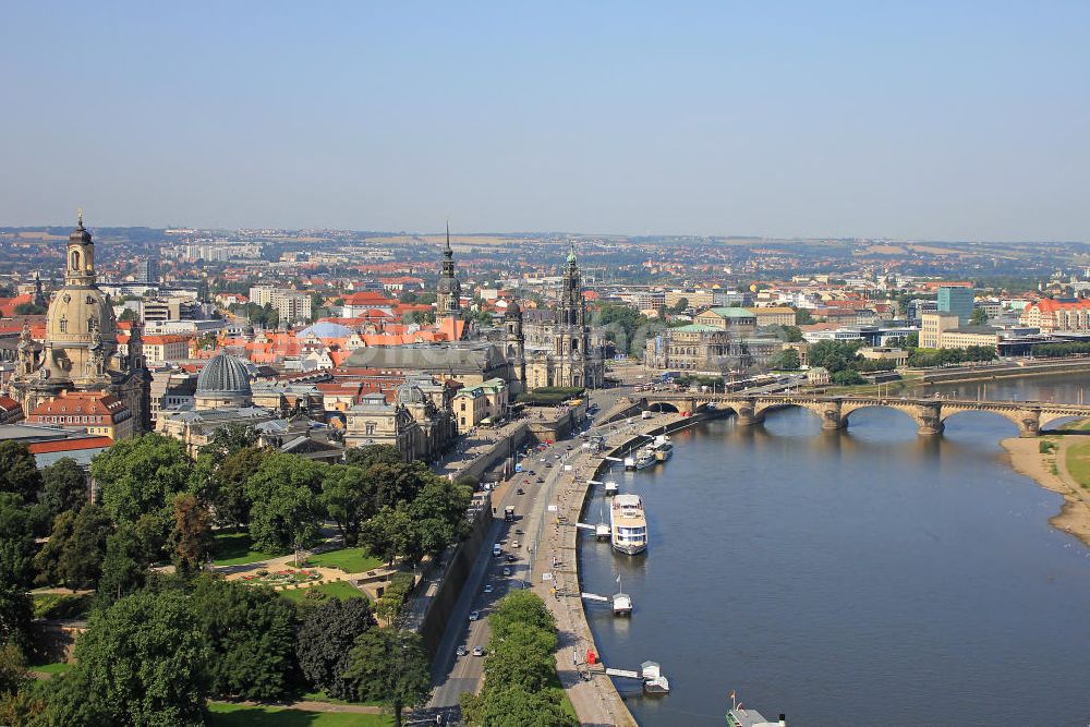 Dresden von oben - Stadtansicht Altstadt Dresden am Ufer der Elbe