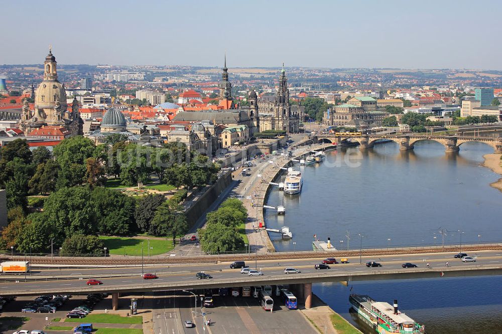 Luftaufnahme Dresden - Stadtansicht Altstadt Dresden am Ufer der Elbe