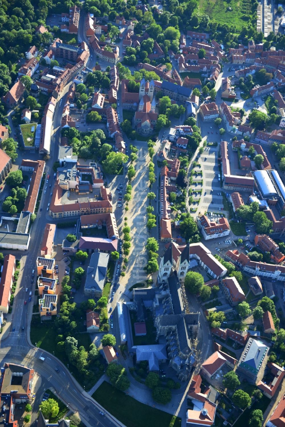 Luftaufnahme Halberstadt - Stadtansicht der Altstadt von Halberstadt im Bundesland Sachsen-Anhalt