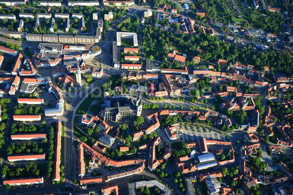 Halberstadt aus der Vogelperspektive: Stadtansicht der Altstadt von Halberstadt im Bundesland Sachsen-Anhalt