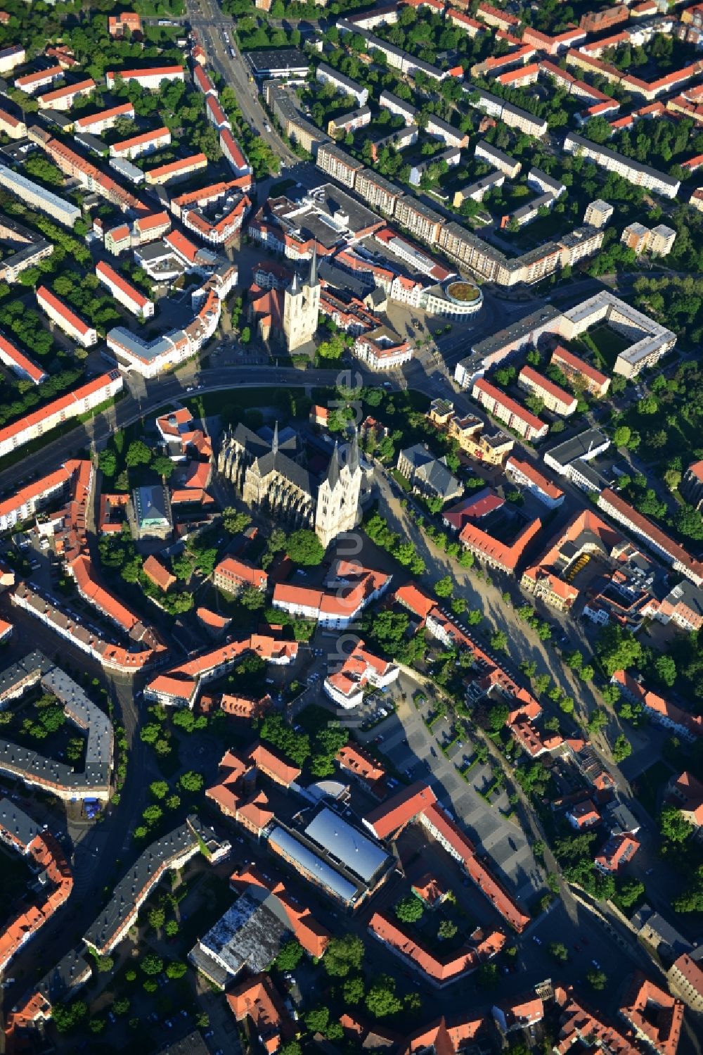 Luftaufnahme Halberstadt - Stadtansicht der Altstadt von Halberstadt im Bundesland Sachsen-Anhalt