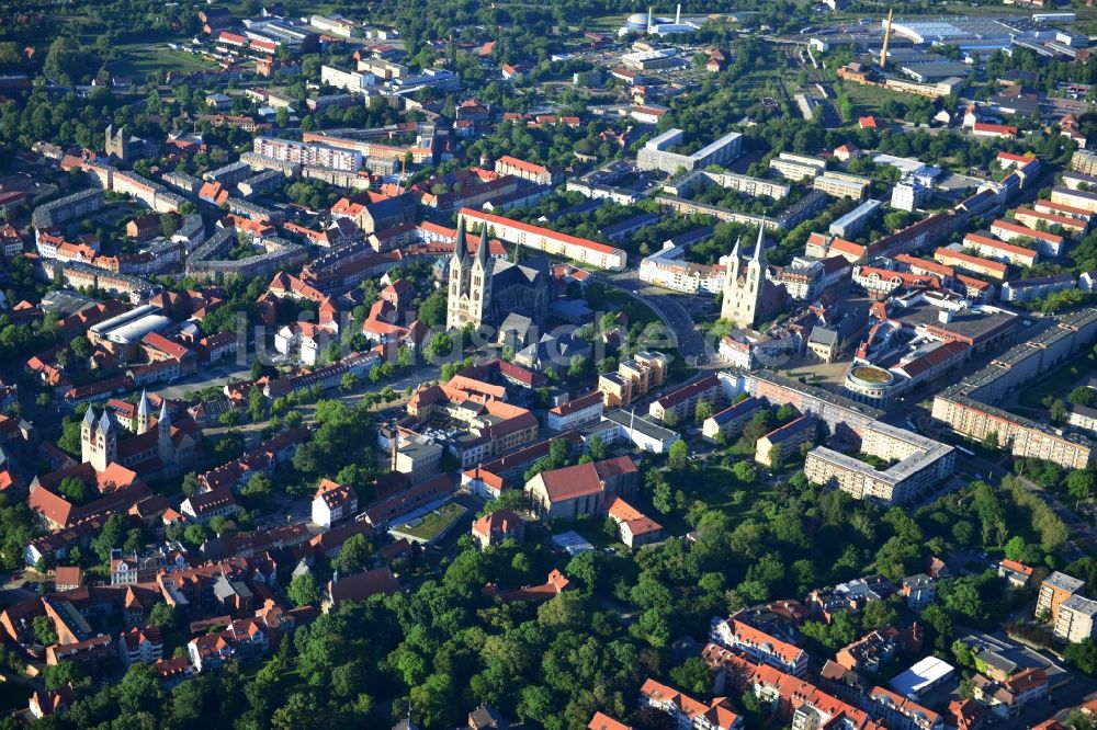 Halberstadt aus der Vogelperspektive: Stadtansicht der Altstadt von Halberstadt im Bundesland Sachsen-Anhalt