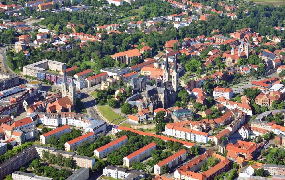 Luftaufnahme Halberstadt - Stadtansicht der Altstadt von Halberstadt im Bundesland Sachsen-Anhalt