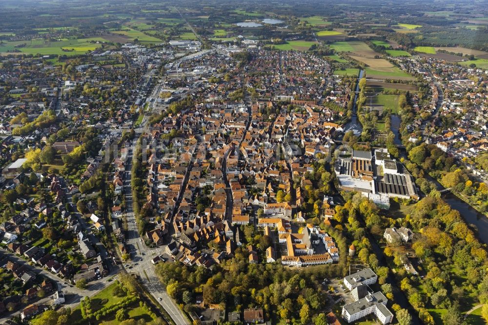 Warendorf von oben - Stadtansicht mit der Altstadt und Innenstadt am Zentrum in Warendorf im Bundesland Nordrhein-Westfalen