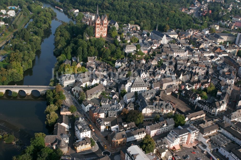 Luftaufnahme Limburg an der Lahn - Stadtansicht der Altstadt von Limburg an der Lahn im Bundesland Hessen