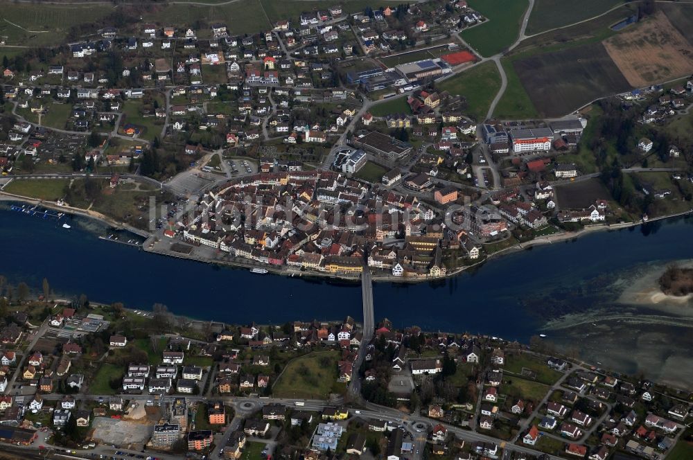 Stein am Rhein aus der Vogelperspektive: Stadtansicht der Altstadt von Stein am Rhein im Kanton Schaffhausen in der Schweiz