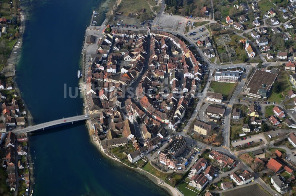 Luftaufnahme Stein am Rhein - Stadtansicht der Altstadt von Stein am Rhein im Kanton Schaffhausen in der Schweiz