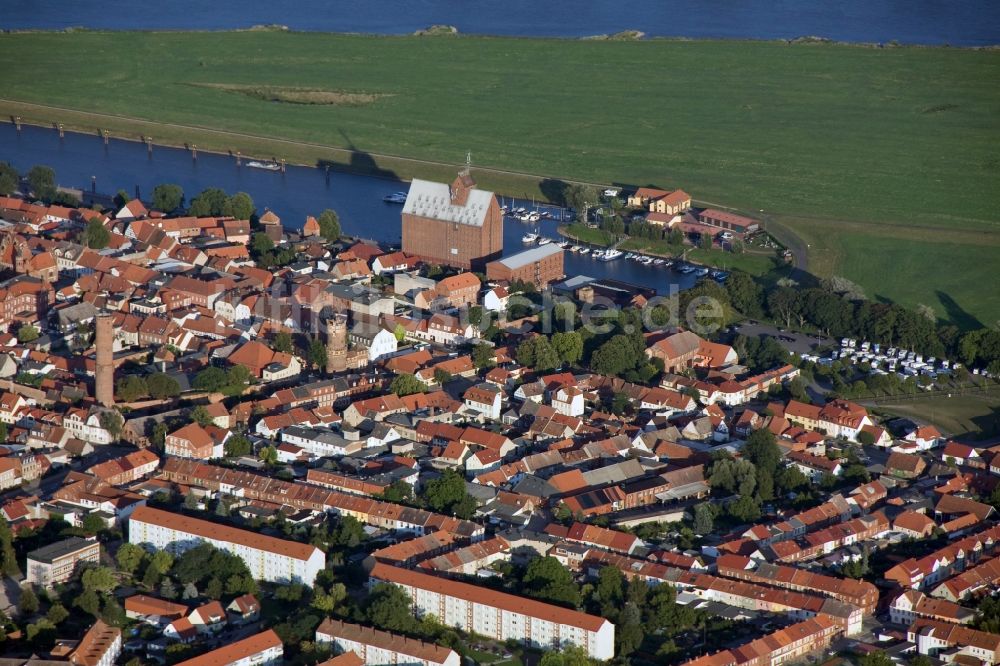 Luftbild Tangermünde - Stadtansicht der Altstadt mit der Stephanskirche in Tangermünde im Bundesland Sachsen-Anhalt