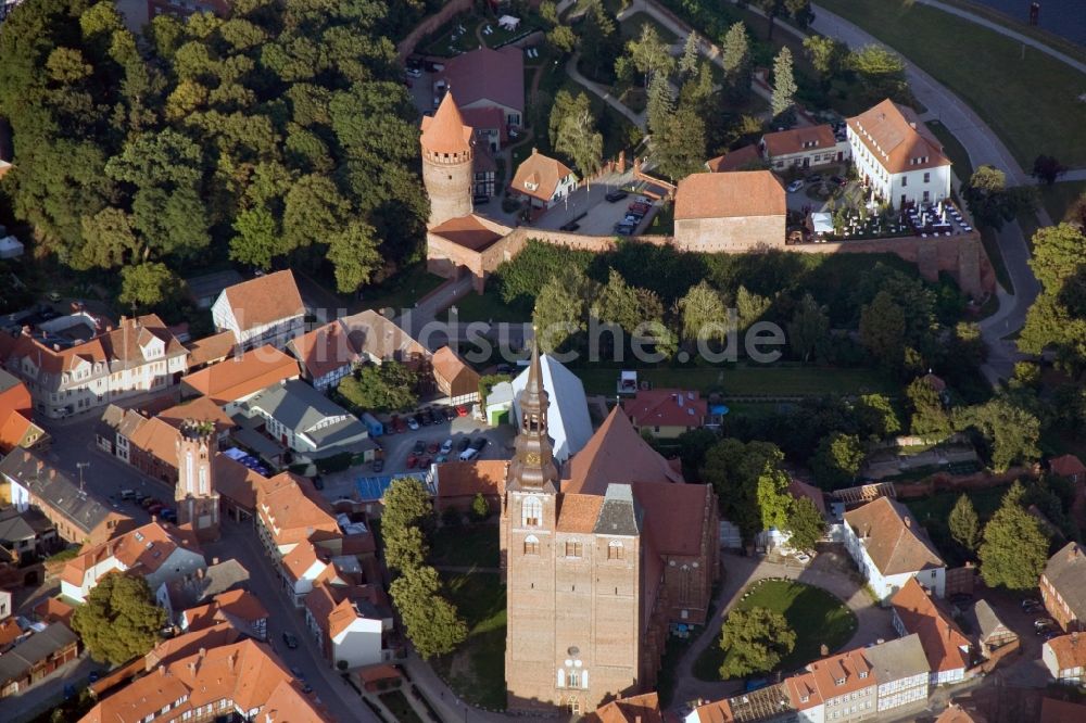 Tangermünde aus der Vogelperspektive: Stadtansicht der Altstadt mit der Stephanskirche in Tangermünde im Bundesland Sachsen-Anhalt