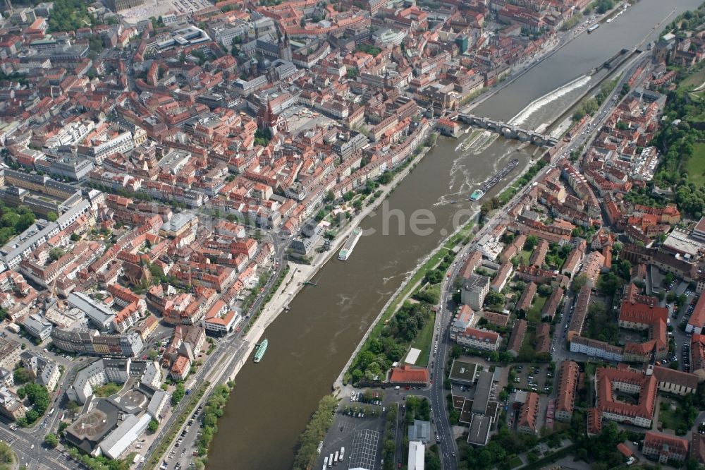 Würzburg aus der Vogelperspektive: Stadtansicht der Altstadt von Würzburg am Fluss Main im Bundesland Bayern