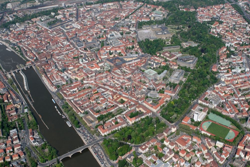 Würzburg von oben - Stadtansicht der Altstadt von Würzburg am Fluss Main im Bundesland Bayern