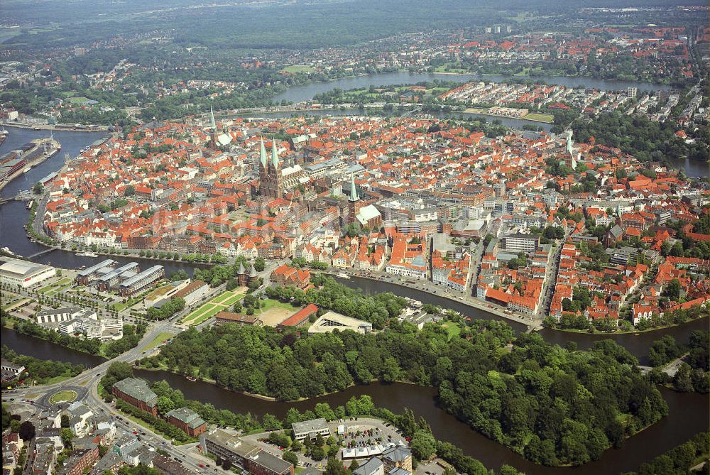 Luftaufnahme Lübeck - Stadtansicht vom Altstadtzentrum in Lübeck