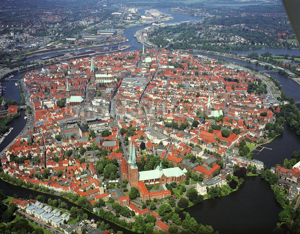 Lübeck von oben - Stadtansicht vom Altstadtzentrum in Lübeck