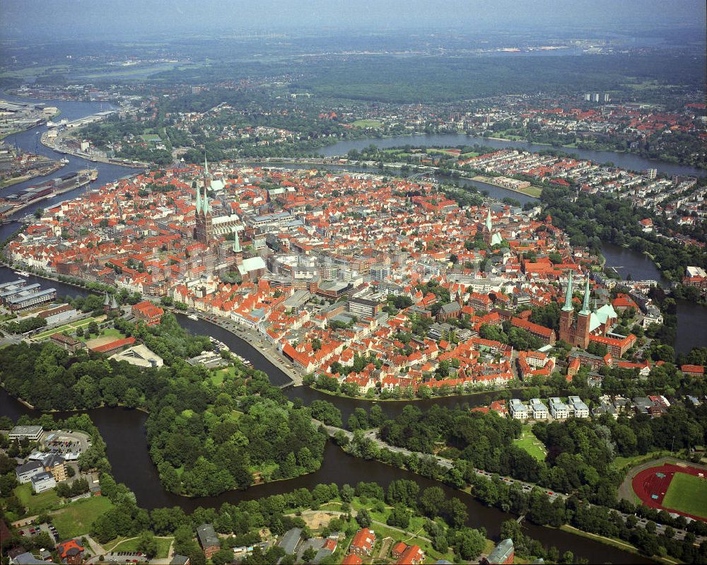 Lübeck aus der Vogelperspektive: Stadtansicht vom Altstadtzentrum in Lübeck