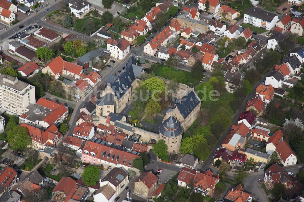 Alzey aus der Vogelperspektive: Stadtansicht von Alzey mit dem Gebäude des Amtsgericht in der Schlossgasseim Bundesland Rheinland-Pfalz