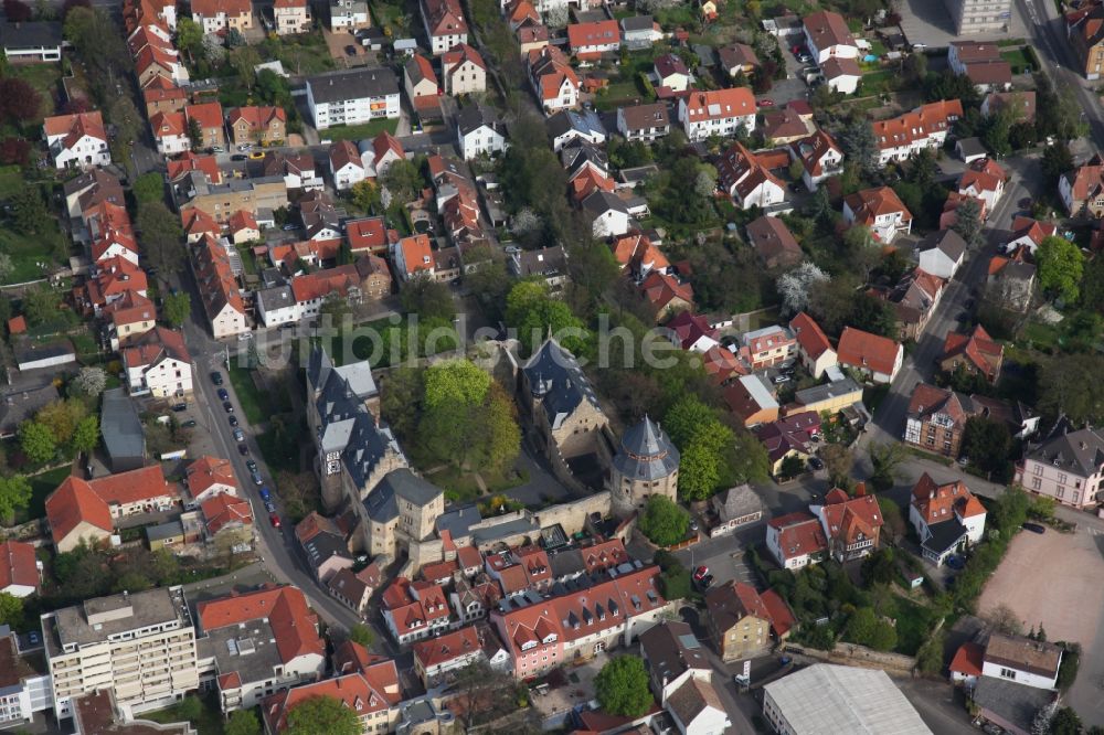 Luftaufnahme Alzey - Stadtansicht von Alzey mit dem Gebäude des Amtsgericht in der Schlossgasseim Bundesland Rheinland-Pfalz