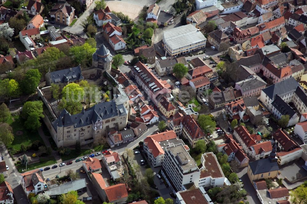 Alzey aus der Vogelperspektive: Stadtansicht von Alzey mit dem Gebäude des Amtsgericht in der Schlossgasseim Bundesland Rheinland-Pfalz