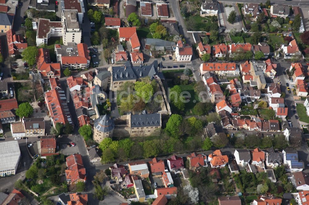 Luftbild Alzey - Stadtansicht von Alzey mit dem Gebäude des Amtsgericht in der Schlossgasseim Bundesland Rheinland-Pfalz