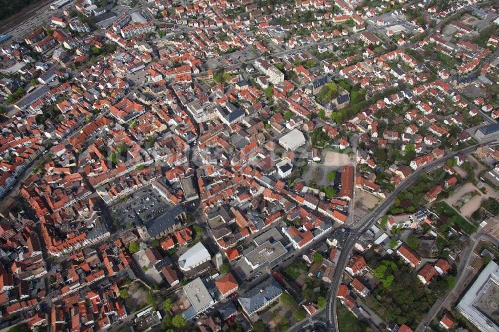 Alzey aus der Vogelperspektive: Stadtansicht von Alzey im Bundesland Rheinland-Pfalz