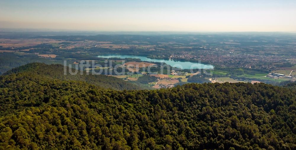 Luftaufnahme Banyoles - Stadtansicht von Banyoles in der Provinz Girona in Spanien