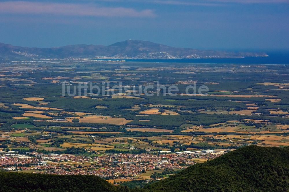 Banyoles aus der Vogelperspektive: Stadtansicht von Banyoles in der Provinz Girona in Spanien