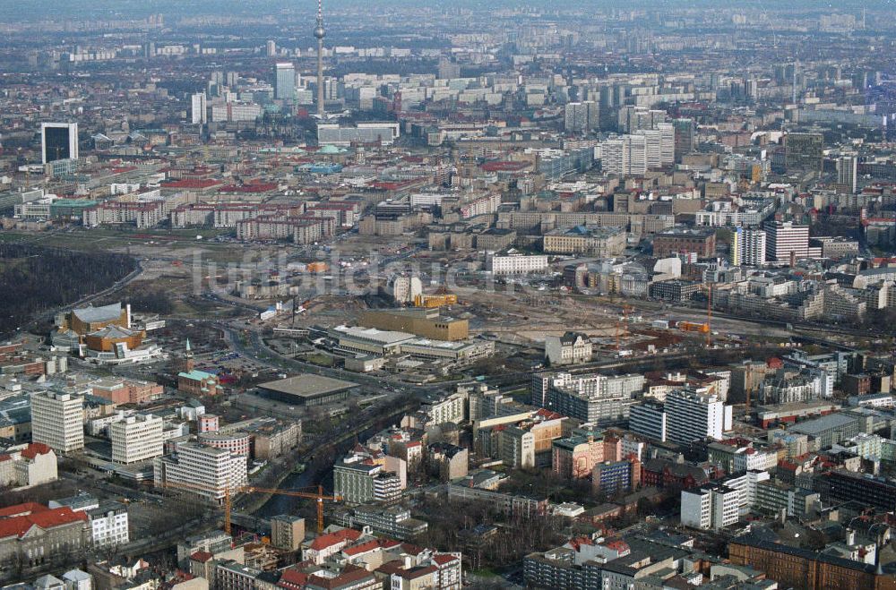 Luftaufnahme Berlin - Stadtansicht vom Baufeld an der ehemaligen Mauer am Potsdamer Platz in Berlin