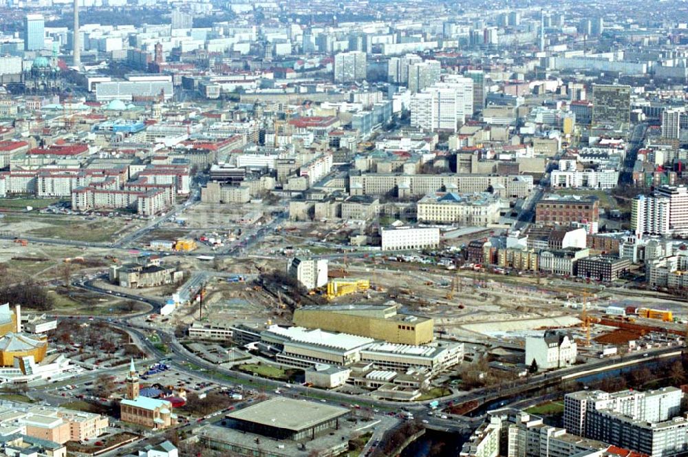 Luftaufnahme Berlin - Stadtansicht vom Baufeld an der ehemaligen Mauer am Potsdamer Platz in Berlin