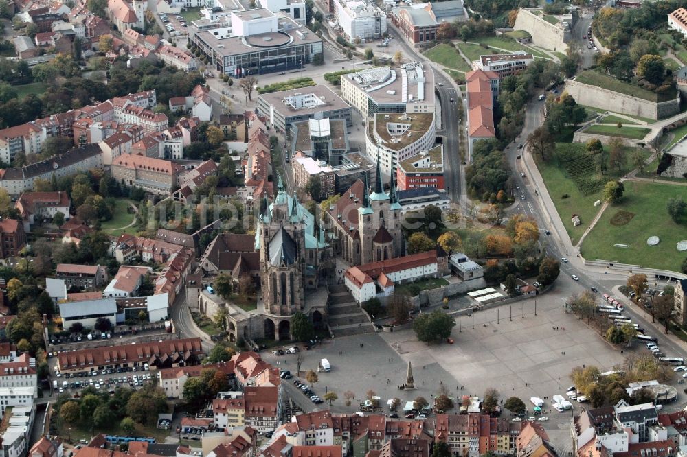 Luftbild Erfurt - Stadtansicht über die St. Severikirche und den Erfurter Dom in der Landeshauptstadt von Thüringen