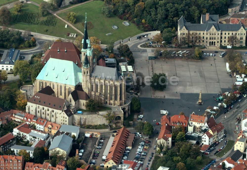 Erfurt aus der Vogelperspektive: Stadtansicht über die St. Severikirche und den Erfurter Dom in der Landeshauptstadt von Thüringen