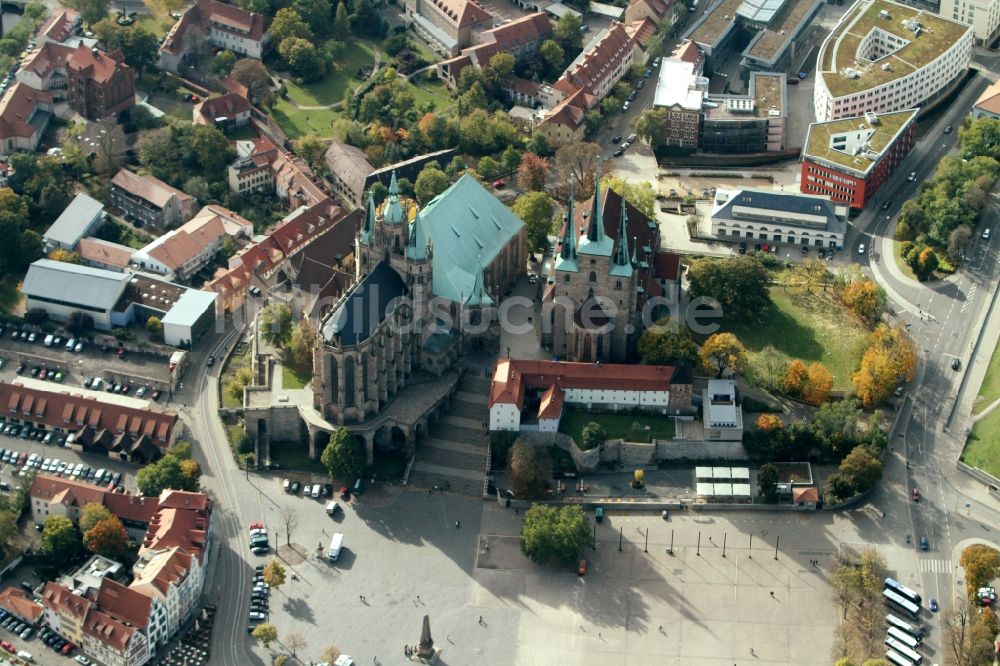 Luftbild Erfurt - Stadtansicht über die St. Severikirche und den Erfurter Dom in der Landeshauptstadt von Thüringen